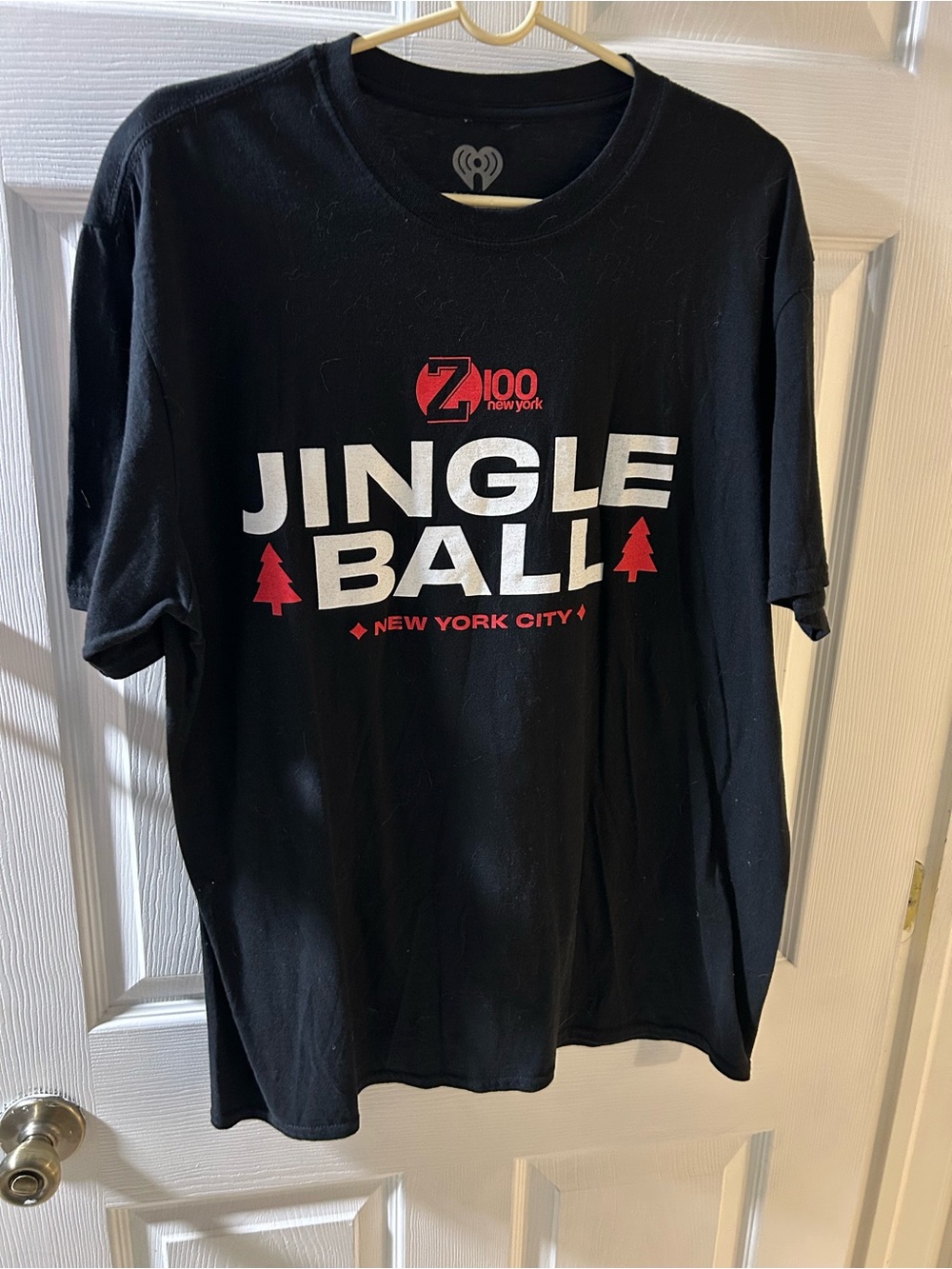 Black Z100 Jingle Ball New York City T-shirt White Graphic with Red Accents XL